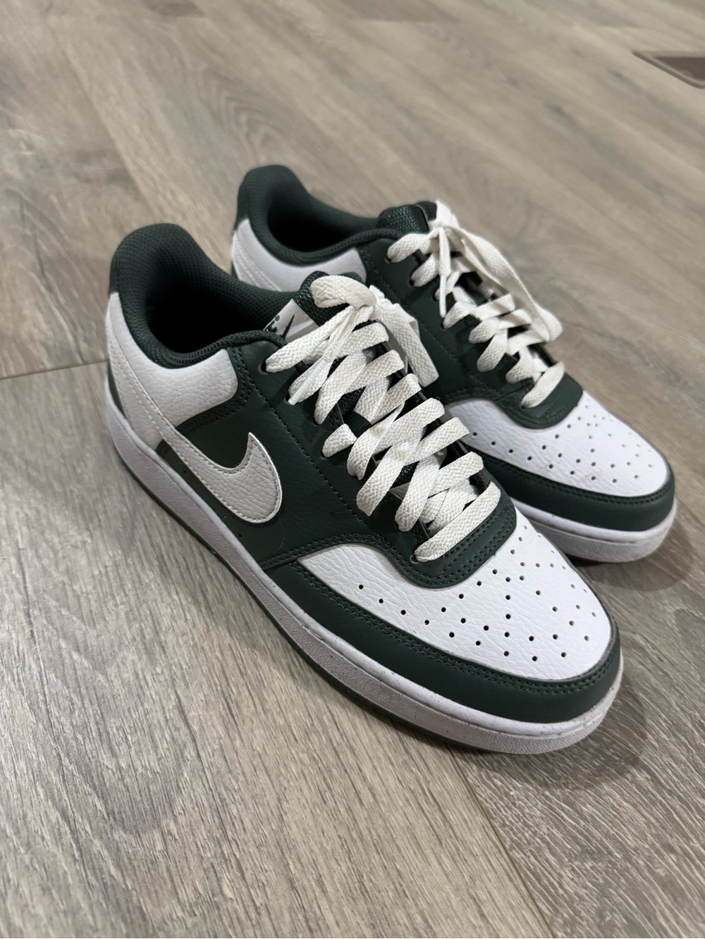 Men’s NIKES